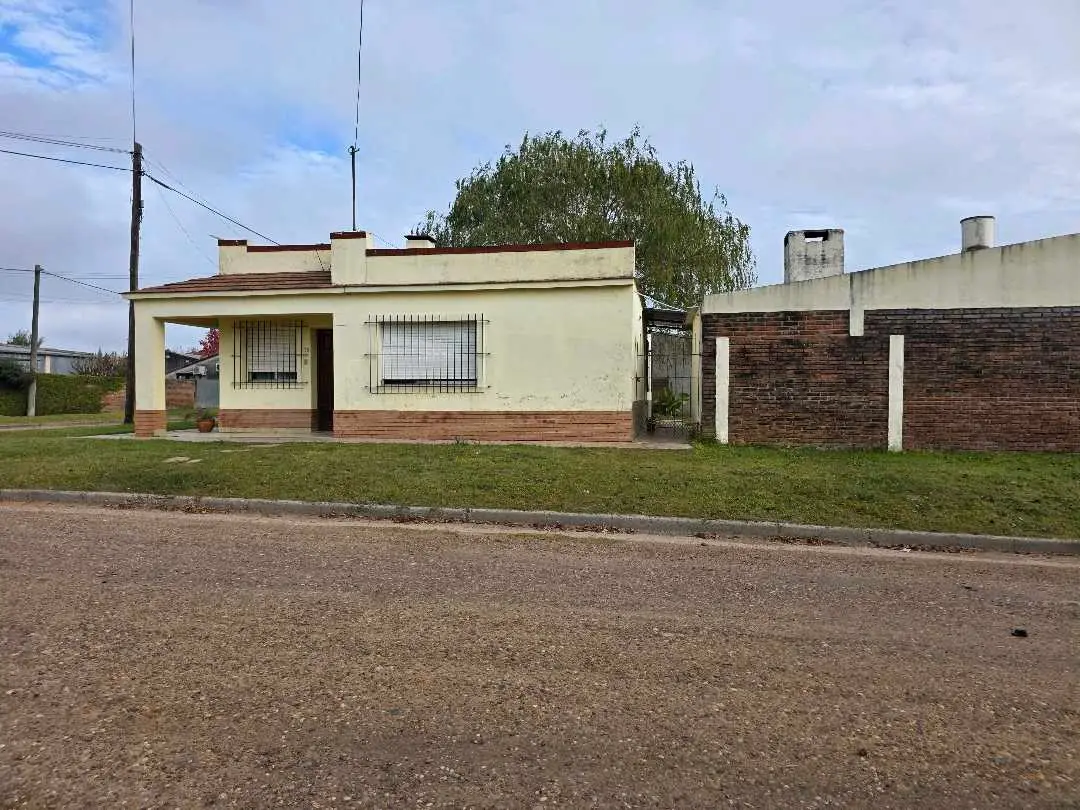 Casa de 2 dormitorios en venta en Caseros — foto 2