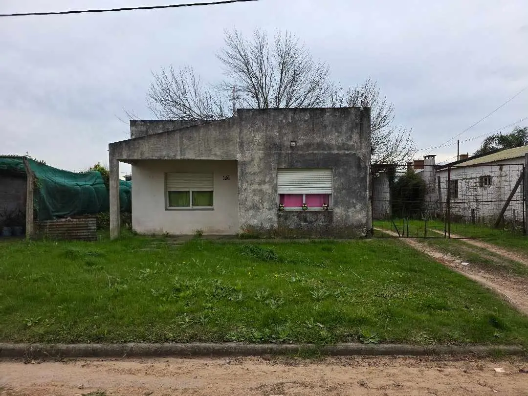 Casa de 2 dormitorios en venta en Caseros — foto 1