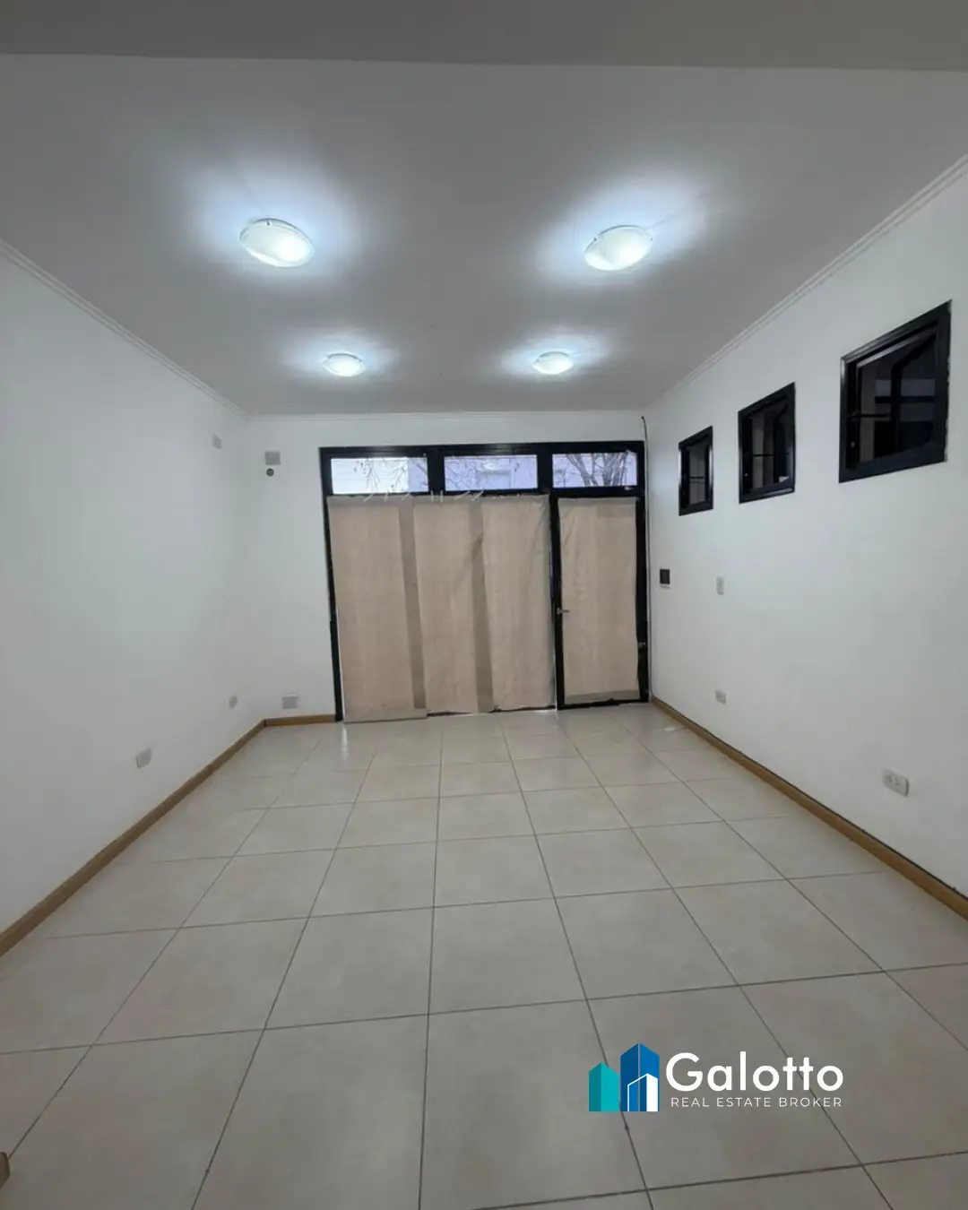 Comercial en alquiler en Costanera, Concepción del Uruguay — foto 2
